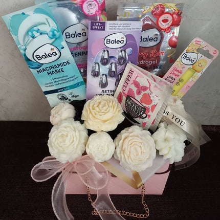 Beauty Handtasche, Geschenkbox, Handtasche, Wellnessbox für die Frau in Folie verpackt