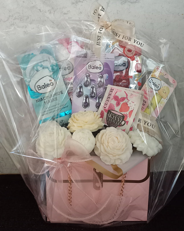 Beauty Handtasche, Geschenkbox, Handtasche, Wellnessbox für die Frau in Folie verpackt