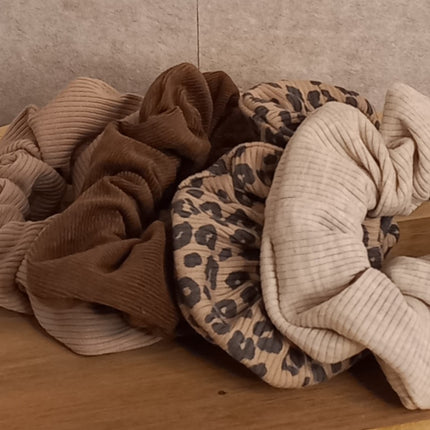 Scrunchie, Scrunchiehalter, Bürste und Spiegel im Set