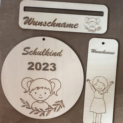 1. Schultag/ 1. Klasse / MÄDCHEN / SET / Lesezeichen/ Lesehilfe / Schultütenanhänger