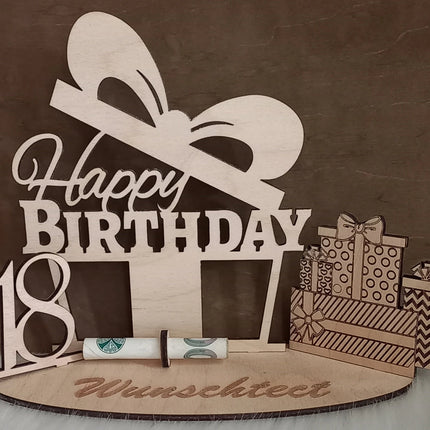 Happy Birthday Geschenk aus Holz, mit Geschenken