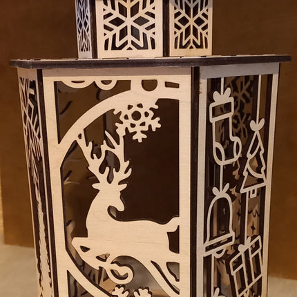Laterne aus Holz zu Weihnachten