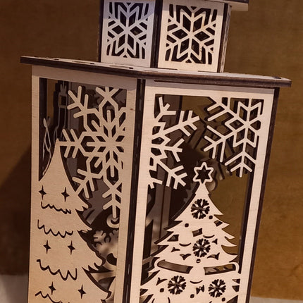 Laterne aus Holz zu Weihnachten