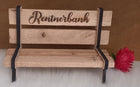 Rentnerbank, Bank aus Klötzchen mit gelaserten Seitenteilen