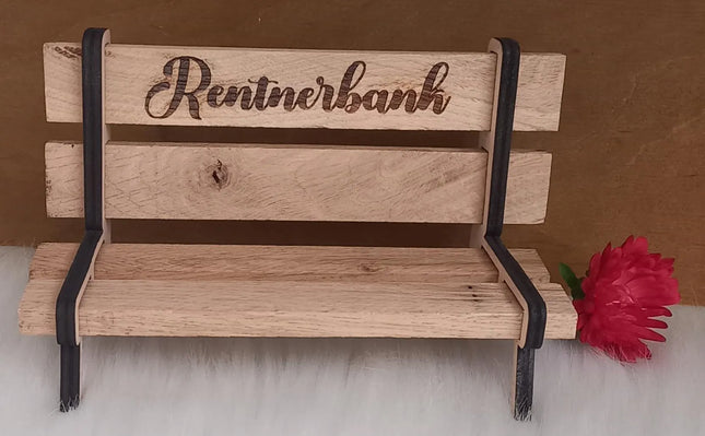 Rentnerbank, Bank aus Klötzchen mit gelaserten Seitenteilen