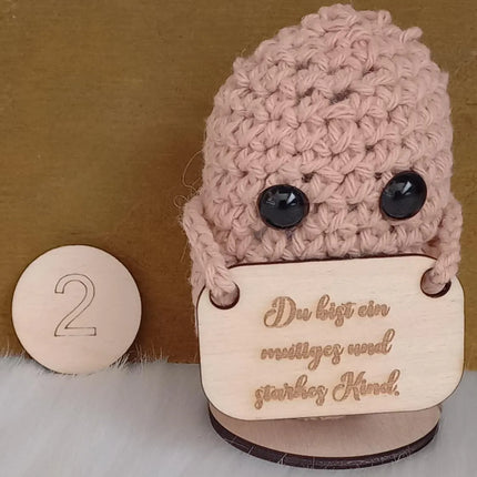 Positive Kartoffeln, personalisierbar. Mit Sprüchen die motivieren, oder Deinem eigenen Spruch. Mit Holzschildchen, Holzboden