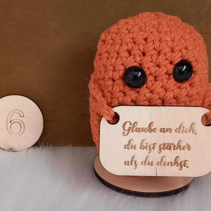 Positive Kartoffeln, personalisierbar. Mit Sprüchen die motivieren, oder Deinem eigenen Spruch. Mit Holzschildchen, Holzboden
