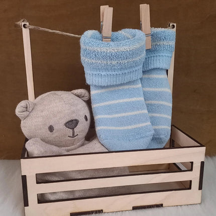 Zur Geburt, süße Verpackung für ein Geschenk zur Geburt, Babyparty