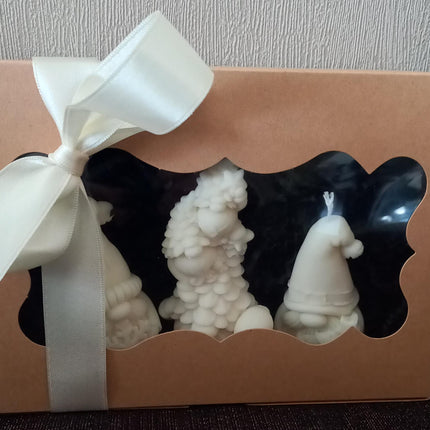Kerzen- Set in Geschenkverpackung, Gnomis in Farbe Natur