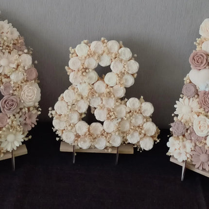 Buchstaben aus Blumen, Initialen, Blumen aus Rapswachs, HOCHZEIT, GEBURT, TAUFE, Geburtstag, einzigartig, Unikate, 30,0 cm Hoch