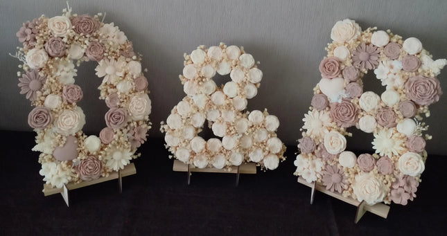 Buchstaben aus Blumen, Initialen, Blumen aus Rapswachs, HOCHZEIT, GEBURT, TAUFE, Geburtstag, einzigartig, Unikate, 30,0 cm Hoch