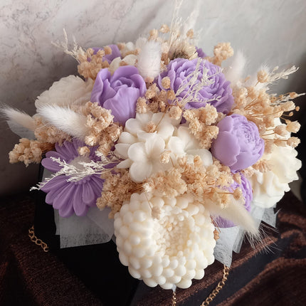 Blumen Handtasche, Wachsblumen aus 100 % Rapswachs, Blumenbouquet in einer Tasche