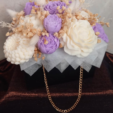 Blumen Handtasche, Wachsblumen aus 100 % Rapswachs, Blumenbouquet in einer Tasche