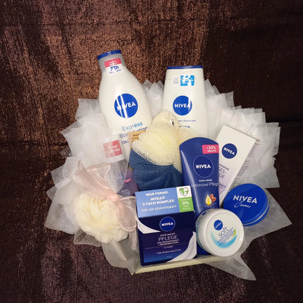 NIVEA Geschenkbox, Beautybox, Wellnessbox für die Frau in Folie verpackt