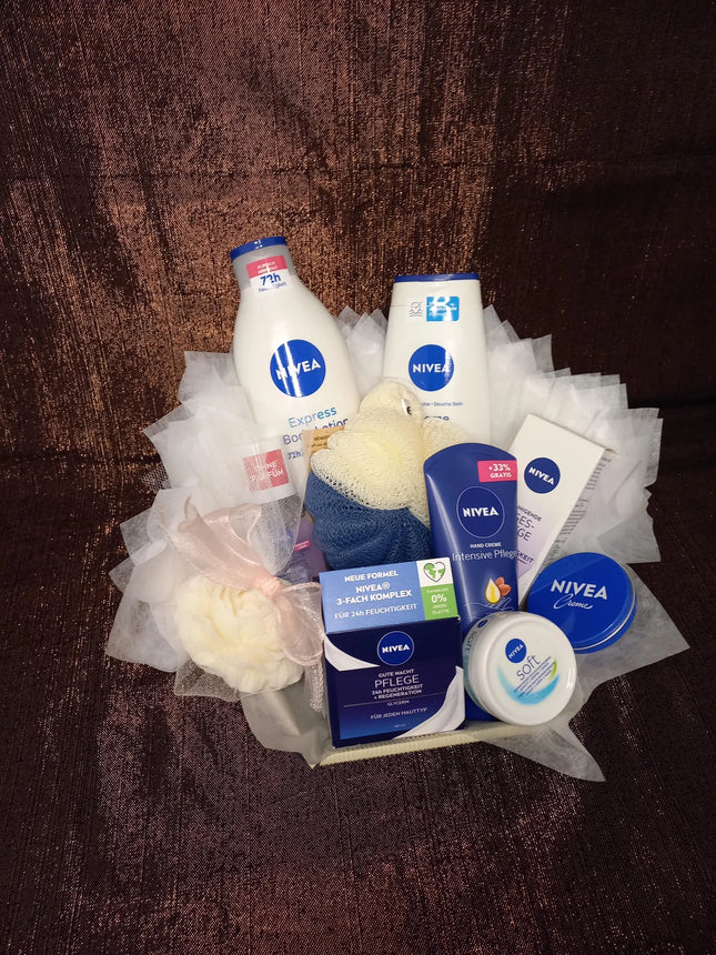 NIVEA Geschenkbox, Beautybox, Wellnessbox für die Frau in Folie verpackt