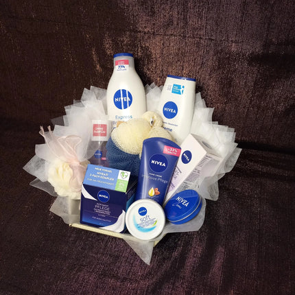 NIVEA Geschenkbox, Beautybox, Wellnessbox für die Frau in Folie verpackt