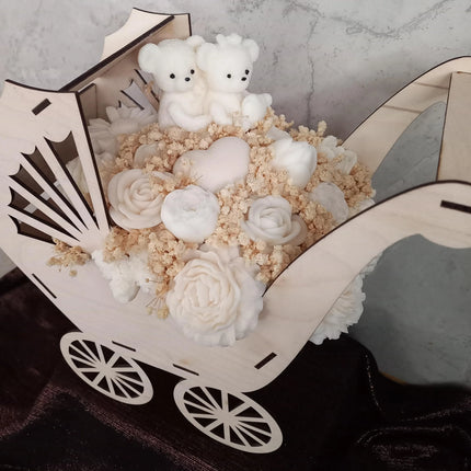 Baby Geschenk, KINDERWAGEN, Zur Geburt, FARBE NATUR! Babyparty, Blumen, Wachsblumen aus 100 % Rapswachs, Blumenbouquet