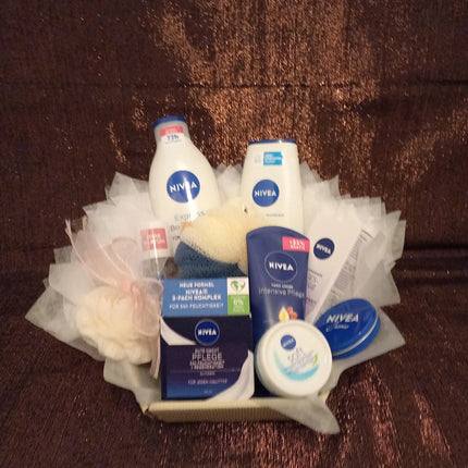 NIVEA Geschenkbox, Beautybox, Wellnessbox für die Frau in Folie verpackt