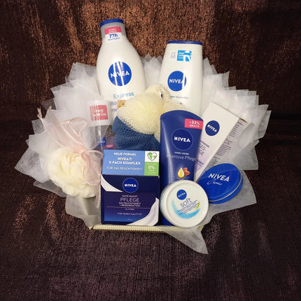 NIVEA Geschenkbox, Beautybox, Wellnessbox für die Frau in Folie verpackt